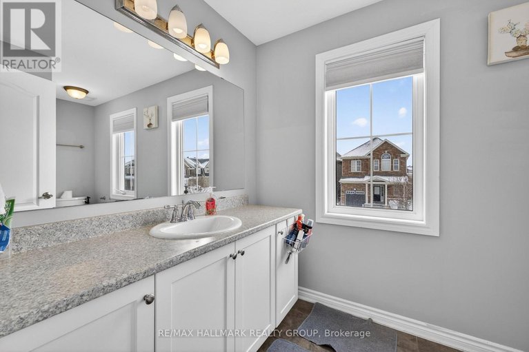 29495852/81-switch-grass-crescent/half-moon-bay/ottawa/ontario/K2J5Z3_18