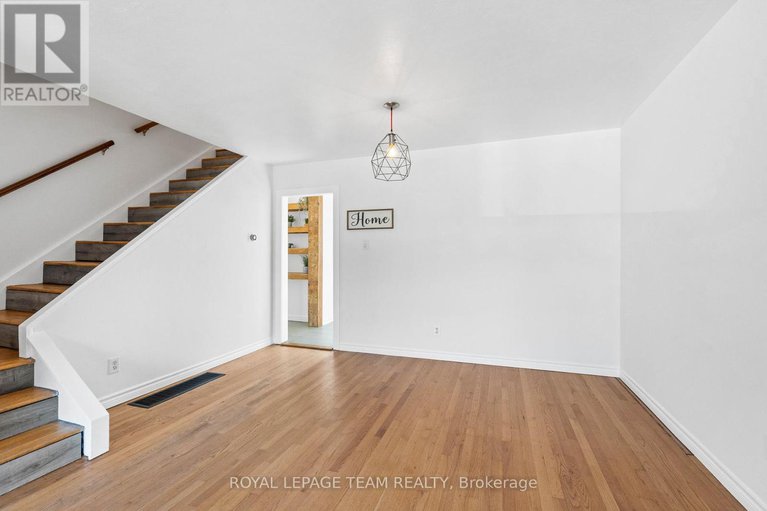 28893741/1308-summerville-avenue/carlington/ottawa/ontario/K1Z8G8_8