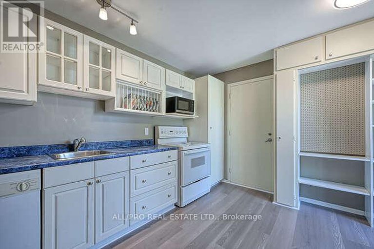 29261422/56-jackson-court/beaverbrook/ottawa/ontario/K2K1B7_16