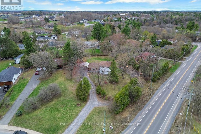 29686450/250-poole-street/mcnabbraeside-twps/mcnabbraeside/ontario/K7S1J2_3