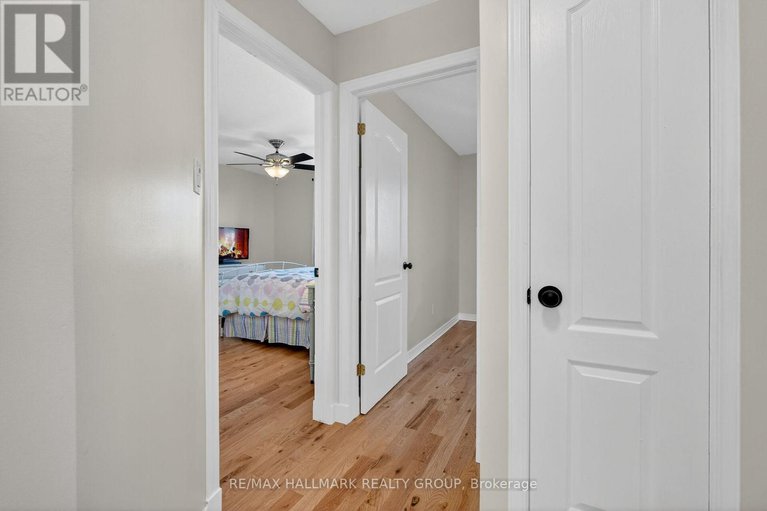 29352241/1952-schroeder-crescent/springridgeeast-village/ottawa/ontario/K4A4P7_37