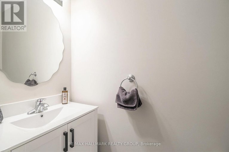 28859982/1015-winterspring-ridge/avalon-east/ottawa/ontario/K4A0S5_21