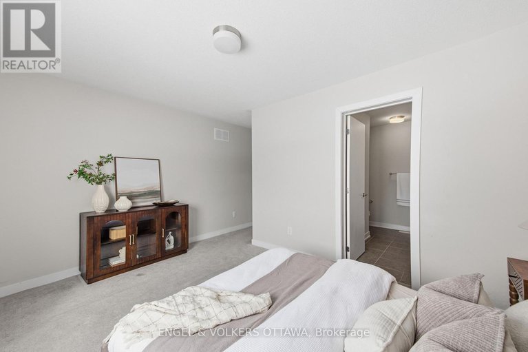 29352954/302-canadensis-lane/half-moon-bay/ottawa/ontario/K2J6X8_27