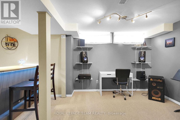 28518237/102-longshire-circle/longfields/ottawa/ontario/K2J4K8_39