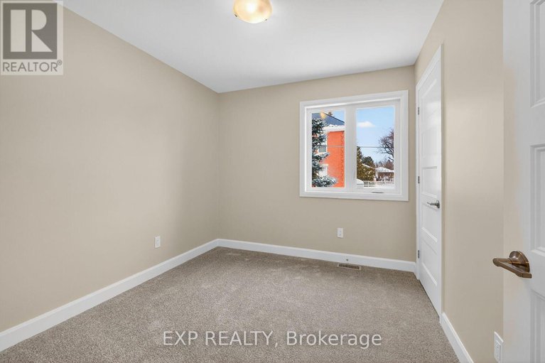 28364468/53-craig-street/village-of-russell/russell/ontario/K4R1A6_13