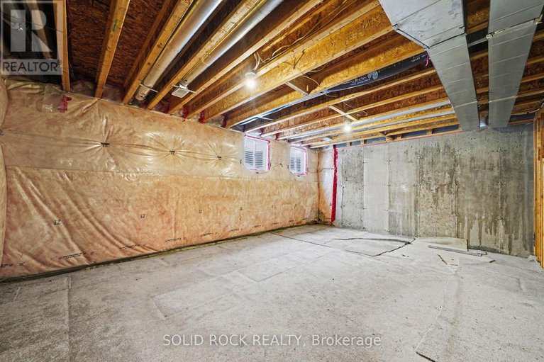 29305275/407-white-arctic-avenue/half-moon-bay/ottawa/ontario/K2J5W5_27