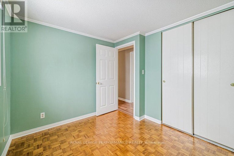 29377761/348-amiens-street/bilberry-creekqueenswood-heights/ottawa/ontario/K1E1N9_24