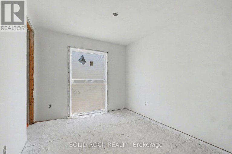 29669967/830-alpine-avenue/queensway-terrace-north/ottawa/ontario/K2B5R6_18