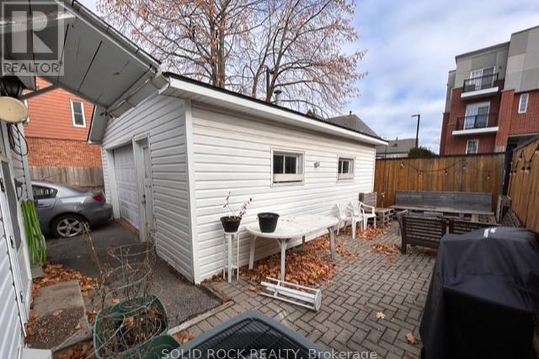 28310185/11-melrose-avenue/hintonburg/ottawa/ontario/K1Y1T8_11