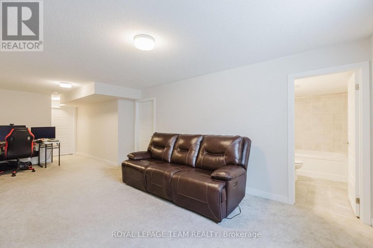 28640358/611-fenwick-way/stonebridge/ottawa/ontario/K2J7E5_28
