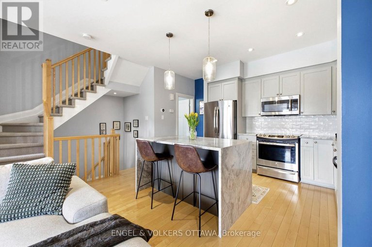 29594834/122-nutting-crescent/riverside-southgloucester-glen/ottawa/ontario/K4M0C3_8