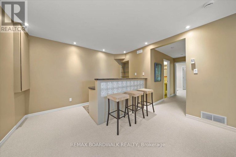 29312529/1367-talcy-crescent/fallingbrookridgemount/ottawa/ontario/K4A3C4_39