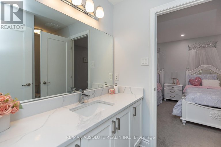 29563343/1019-apolune-street/half-moon-bay/ottawa/ontario/K2J6N8_35