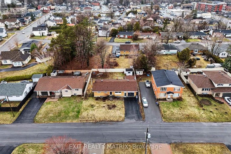 29672534/1740-saint-laurent-street/town-of-rockland/clarence-rockland/ontario/K4K1C2_35