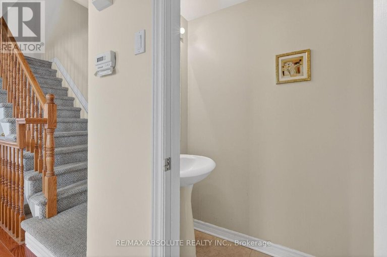 29681192/117-tall-pines-private/leslie-park/ottawa/ontario/K2H1H1_32