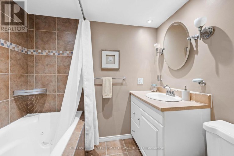 28819610/12-550-straby-avenue/overbrookcastle-heights/ottawa/ontario/K1K1H1_28