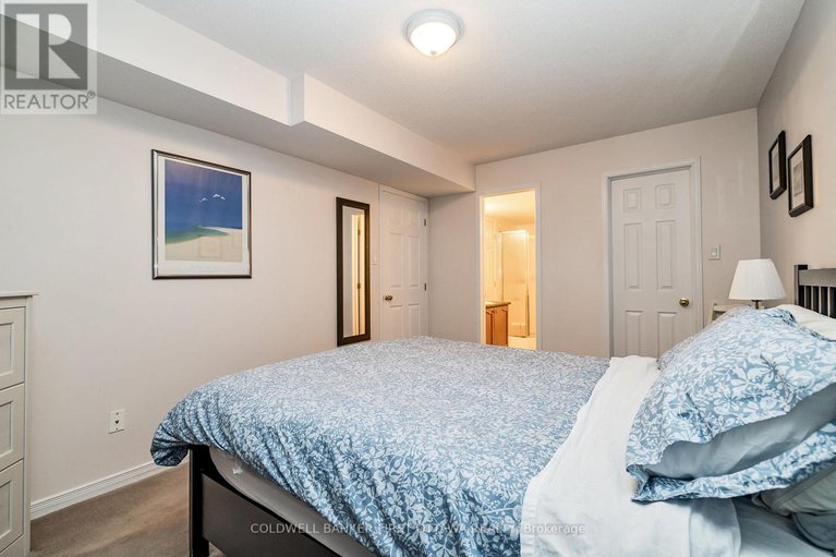 28740335/389-wiffen-private/westcliffe-estates/ottawa/ontario/K2H1G4_16