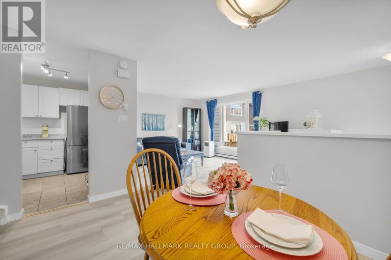 28720847/c-19-banner-road/sheahan-estatestrend-village/ottawa/ontario/K2H8T3_17