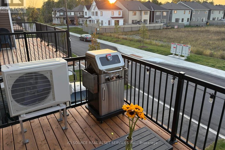 29263044/617-quilter-row/goulbourn-twp-from-franktown-rdsouth-to-rideau/ottawa/ontario/K0A2Z0_26