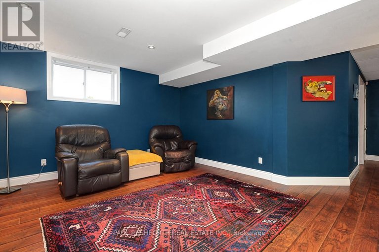 29451023/3304-old-highway-17/clarencerockland-twp/clarence-rockland/ontario/K4K1W3_23