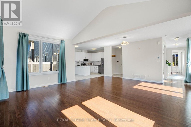 28943826/743-vennecy-terrace/orleans-village/ottawa/ontario/K1W0M8_9