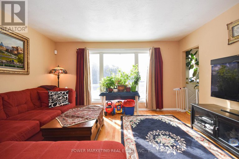 29278777/3329-navan-road/mer-bleuebradley-estatesanderson-park/ottawa/ontario/K1W0K7_7