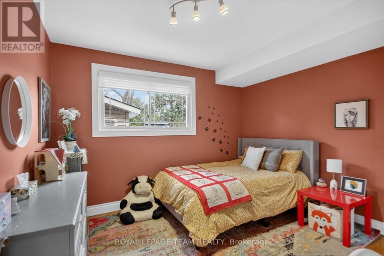 29456628/998-harkness-avenue-avenue/riverside-park/ottawa/ontario/K1V6P2_20