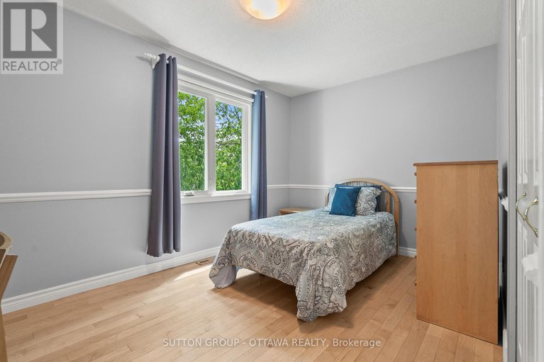 28824766/9-sundance-court/sheahan-estatestrend-village/ottawa/ontario/K2H8T4_33