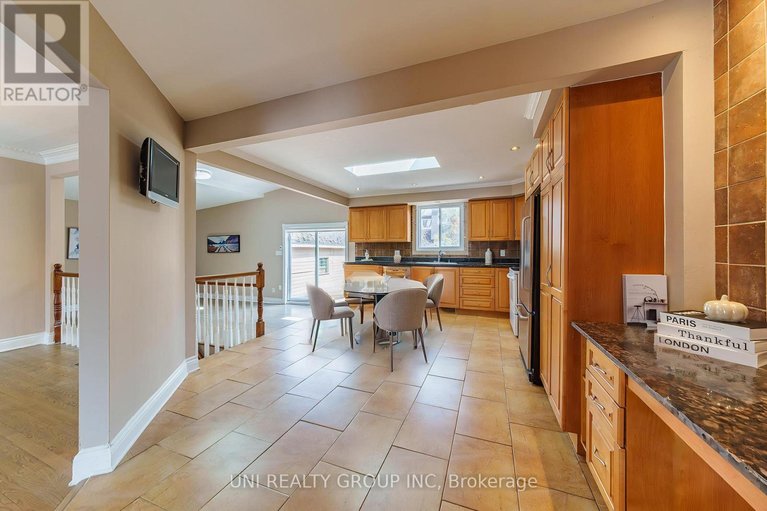 29578391/17-forest-park-avenue/city-viewskylinefisher-heightsparkwood-hills/ottawa/ontario/K2E5A2_5
