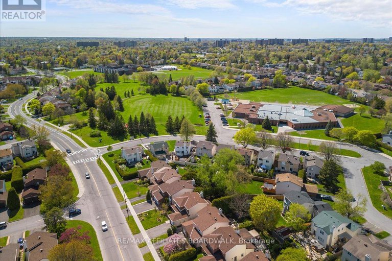28416743/423-viewmount-drive/borden-farmstewart-farmcarleton-heightsparkwood-hills/ottawa/ontario/K2E7P1_45