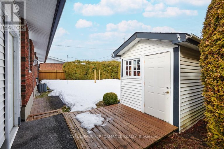 29450823/9-kilmory-crescent/borden-farmstewart-farmcarleton-heightsparkwood-hills/ottawa/ontario/K2E6M9_33