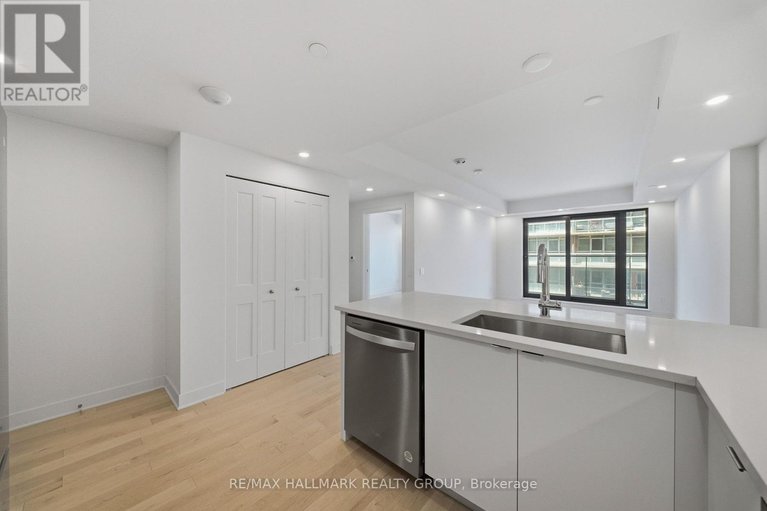 29589401/1703-180-george-street/lower-townbyward-market/ottawa/ontario/K1N0G8_5