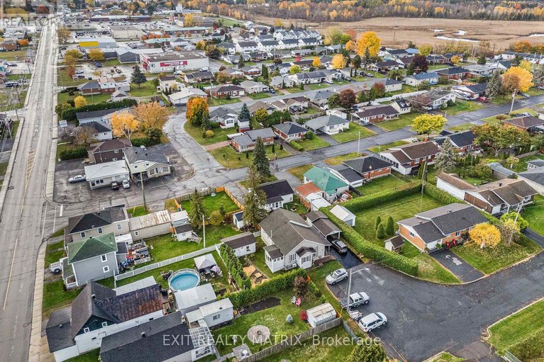 29015888/17-victoria-street-w/alexandria/north-glengarry/ontario/K0C1A0_31