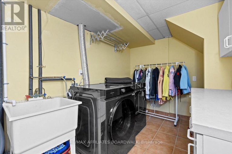 29123798/34-woodgate-way/longfields/ottawa/ontario/K2J4C9_31