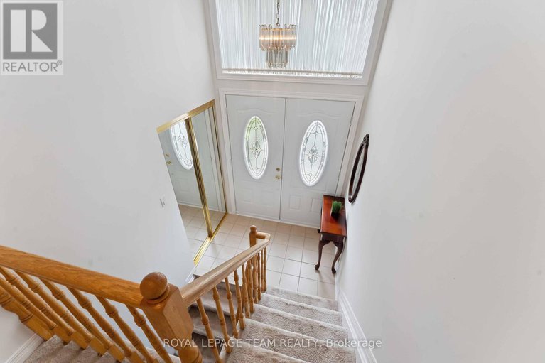 28701491/8-oakwood-avenue/city-viewskylinefisher-heightsparkwood-hills/ottawa/ontario/K2E6A5_23