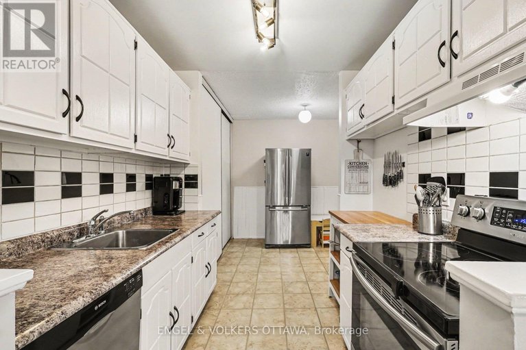 29620047/2148-orient-park-drive/blackburn-hamlet-south/ottawa/ontario/K1B4V9_5