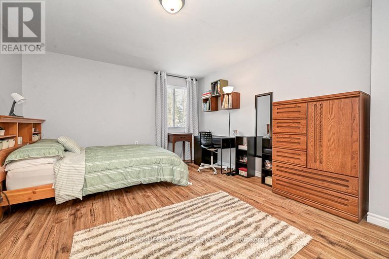 29437881/1401-mcmahon-avenue/emerald-woodssawmill-creek/ottawa/ontario/K1T1C2_29