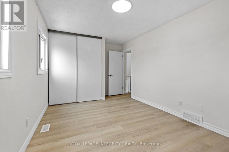 29527327/6368-viseneau-drive/chateauneuf/ottawa/ontario/K1C2J2_22