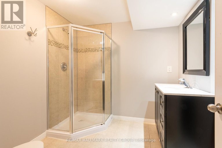 28706824/217-fountainhead-drive/mer-bleuebradley-estatesanderson-park/ottawa/ontario/K1W0C2_37