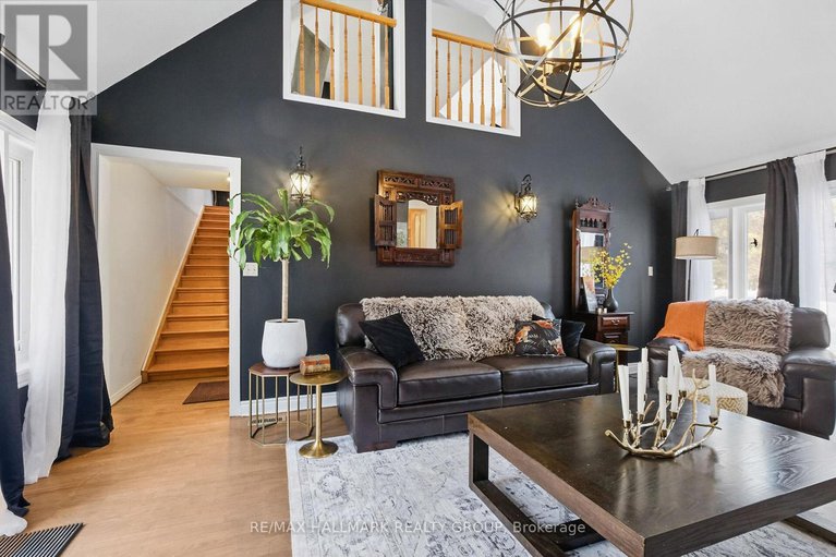 28622759/1390-lough-drive/cumberland-estates/ottawa/ontario/K4C1A9_21