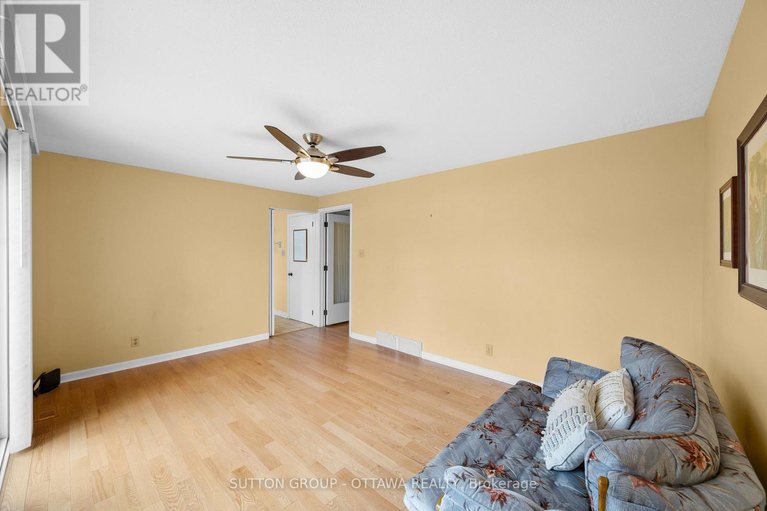 29556235/2391-ogilvie-road/beacon-hill-north/ottawa/ontario/K1J7N4_18