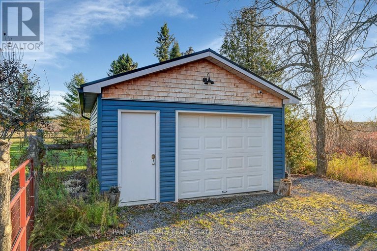 29451023/3304-old-highway-17/clarencerockland-twp/clarence-rockland/ontario/K4K1W3_35