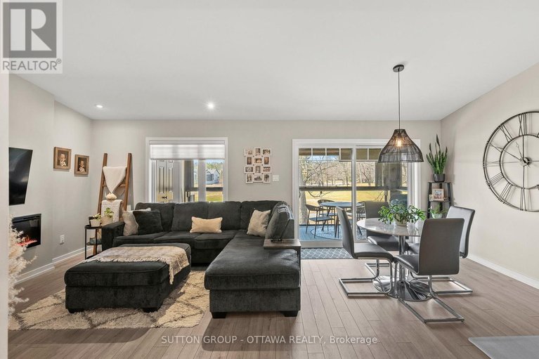 29586662/294-308-masters-lane/town-of-rockland/clarence-rockland/ontario/N1A2W1_16