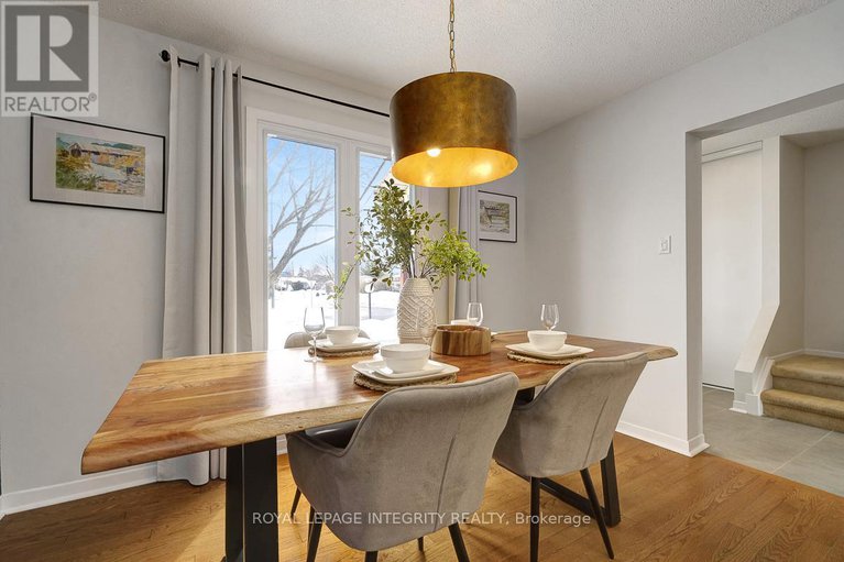 29428716/318-dalehurst-drive/tanglewood/ottawa/ontario/K2G4E4_24