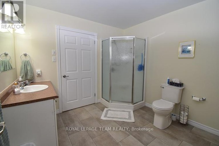 29135893/5516-meadowbrook-drive/iroquois/south-dundas/ontario/K0E1K0_14