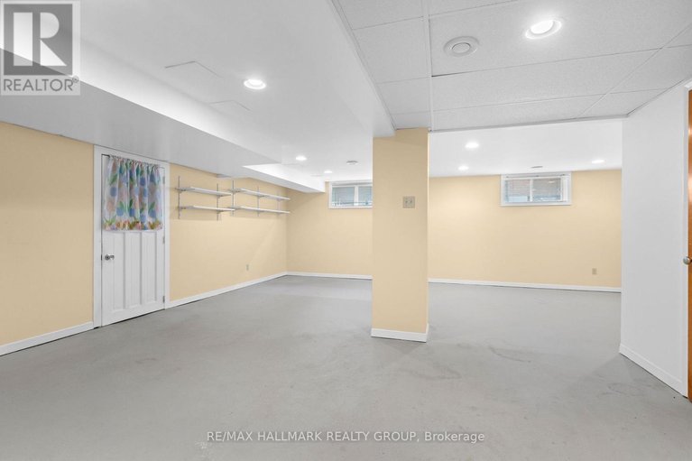 29615585/1310-ferguson-street/bel-air-heights/ottawa/ontario/K2C2K4_37