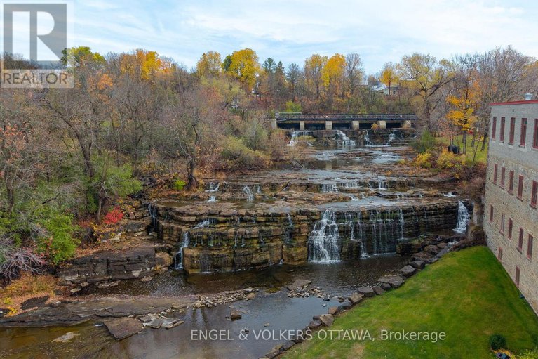 29028525/208-1-rosamond-street-e/almonte/mississippi-mills/ontario/K0A1A0_29