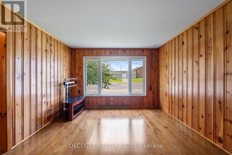 28641944/205-dominion-street-n/alexandria/north-glengarry/ontario/K0C1A0_7