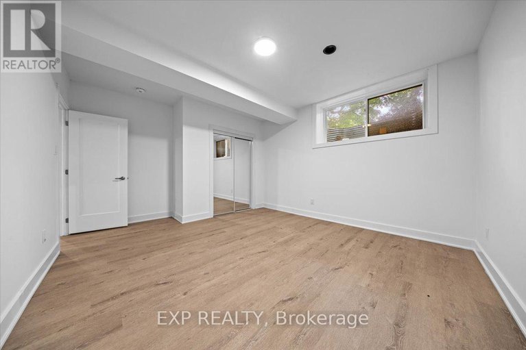 28608355/43-st-claire-avenue/meadowlandsst-claire-gardens/ottawa/ontario/K2G2A1_44