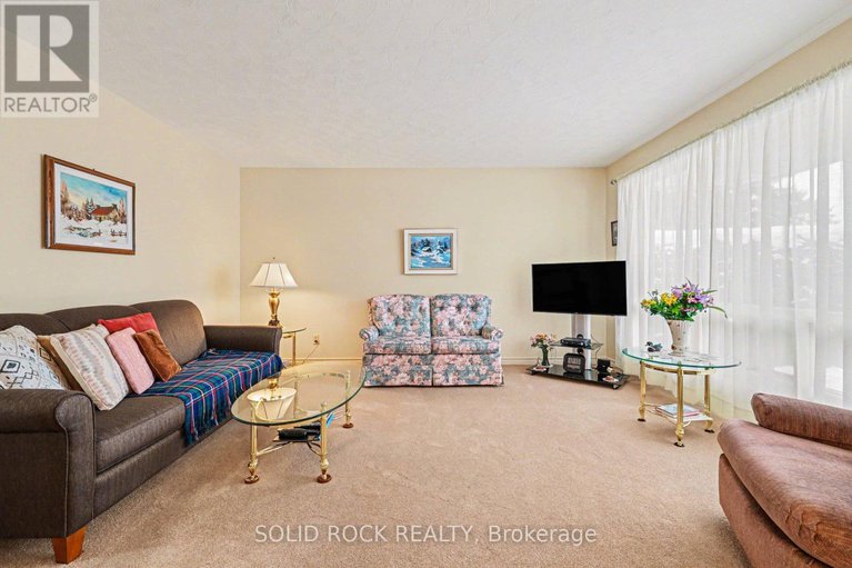 29399475/990-harkness-avenue/riverside-park/ottawa/ontario/K1V6P2_6